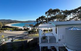Pipi Shack - Iconic Waterfront Shack Binalong Bay